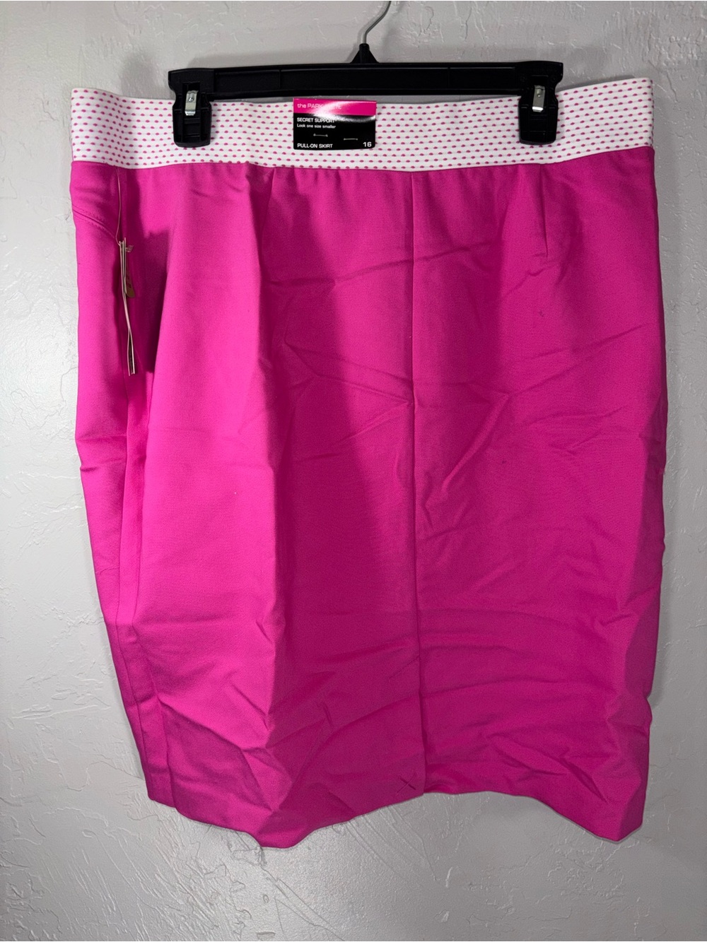 The Park Avenue. Women’s Pink Pull-On Skirt. New.
